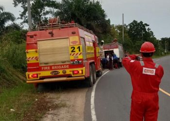 PetroChina International Jabung Ltd. sigap turut membantu memadamkan api pada peristiwa kebakaran lahan semak belukar, milik eks Camp PT. MPCC Jakarta. Foto: Humas SKK Migas