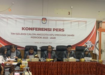 Konferensi pers Seleksi Calon Anggota KPU Provinsi Jambi, Kamis (9/2). Foto: Alan/ Ampar