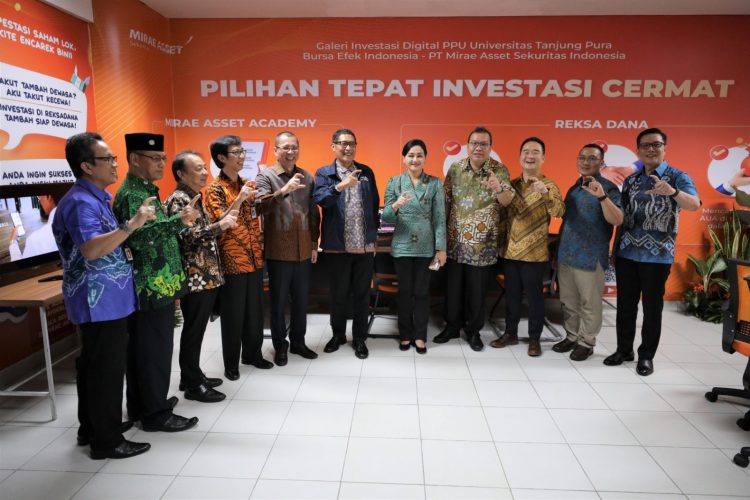 OJK Resmikan Galeri Investasi Bursa dan Pencangan Literasi dan Inklusi Keuangan 1.000 Guru di Kalbar/ (Foto: Humas OJK)