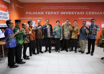 OJK Resmikan Galeri Investasi Bursa dan Pencangan Literasi dan Inklusi Keuangan 1.000 Guru di Kalbar/ (Foto: Humas OJK)