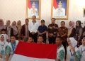 Gubernur Jambi, Al Haris menyambut tim SMA 7 Sarolangun yang telah mengharumkan nama Provinsi Jambi, bahkan Indonesia itu di Rumah Dinas Gubernur Jambi, Jumat (10/02/2023)/ (Foto: Melli/ Ampar)