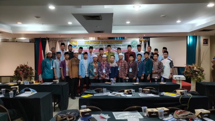 Gubernur Jambi, Al Haris membuka pelantikan kepemimpinan manajemen organisasi pemuda remaja masjid yang diselenggarakan Badan Komunikasi Pemuda Remaja Masjid Indonesia (BKPRMI) Jambi, Sabtu (11/02/2023)/ (Foto: Riky)