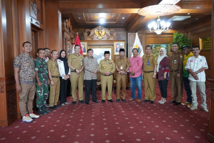Gubernur Jambi, Al Haris audiensi bersama PASI Provinsi Jambi, di Ruang Kerja Gubernur, Senin (13/2). Foto: Dok Kominfo