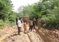 Ketua DPRD Provinsi Jambi, Edi Purwanto pantau lansung pembangunan jalan Provinsi di Sarolangun, Senin (13/2). Foto: Humas DPRD