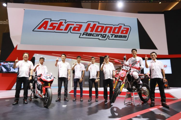 PT Astra Honda Motor (AHM) komitmen melakukan penjenjangan pembinaan pebalap muda. Foto: Ajeng