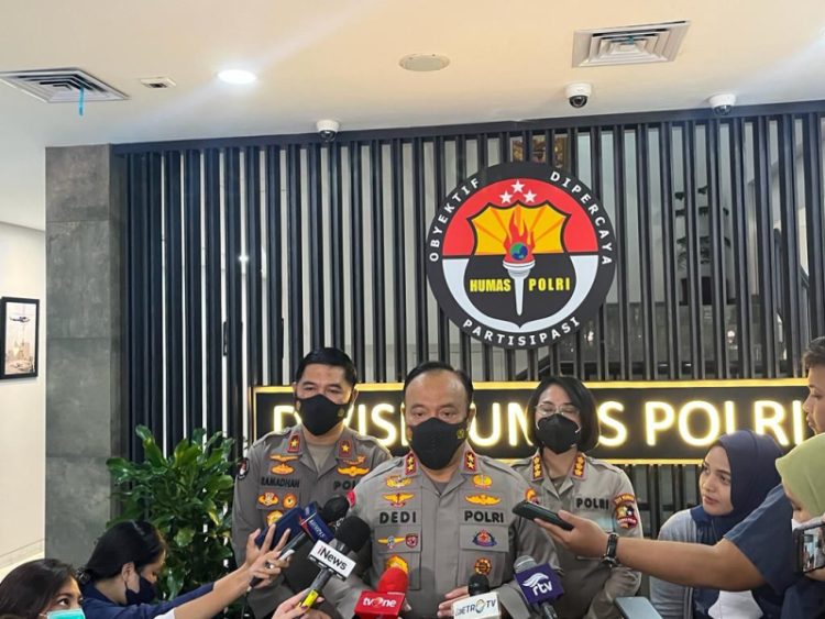 Kepala Divisi Humas Polri Irjen Dedi Prasetyo saat pres conference. Foto: Humas Polri