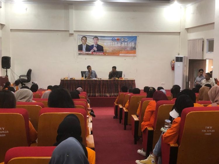 omi Hariyanto mau diundang kalangan kampus untuk memberi kuliah tamu. Hari ini, Selasa (28/2)/ Foto: Bos Wlly