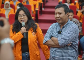 Romi saat jadi pemateri dalam Kuliah Tamu yang digelar Fakultas Hukum Universitas Jambi, Selasa (28/2) di kampus Pinang Masak/ Foto: Bos Willy