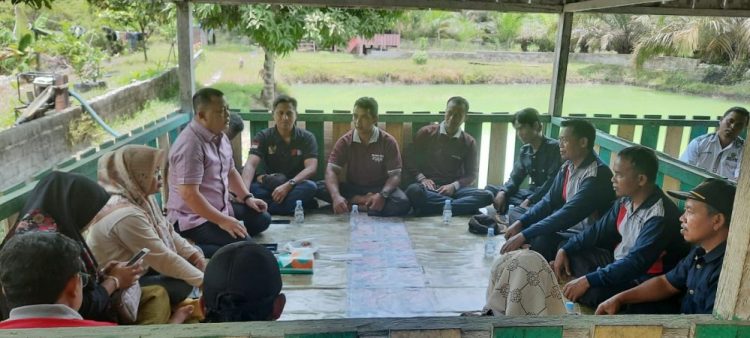 Anggota DPRD Provinsi Jambi dari Fraksi Partai Demokrat Ahmad Fauzi Ansori saat reses di Margo Tabir. Foto: Afm
