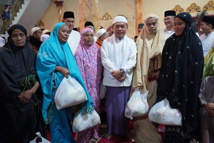 Gubernur Jambi, Al Haris safari Ramadhan di mesjid Darul Muttaqin Desa Niaso. Foto: Dok Kominfo