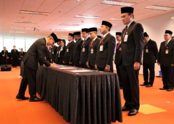 OJK Lantik 22 Pejabat. Foto: Humas OJK
