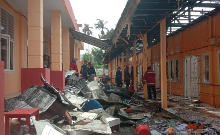 Keadaan Gedung SLB setelah api dipadamkan, Sabtu (4/3). Foto: Meli/ Ampar
