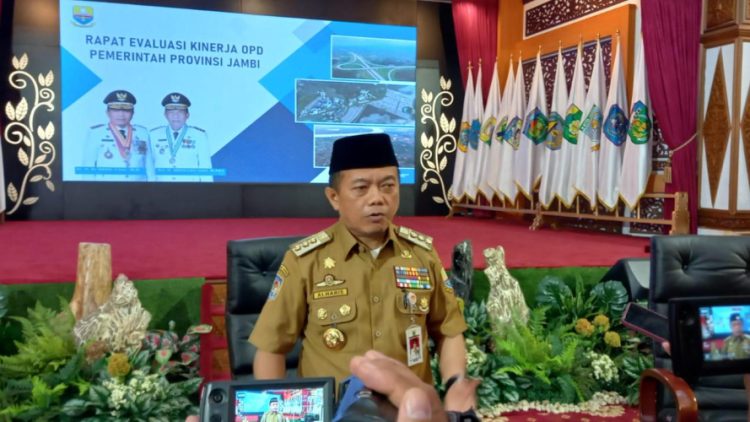 Pemerintah Provinsi (Pemprov) Jambi melakukan rapat evaluasi kinerja Organisasi Perangkat Daerah (OPD) secara tertutup di Auditorium Rumah Dinas Gubernur Jambi pada Senin (6/3/2023)/ Foto: Melli/ Ampar