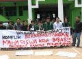 Unjuk rasa KBM Desak Polemik Dualisme UNBARI Jambi Segera Diselesaikan, Selasa 7 Maret 2023/ Foto: Melli/ Ampar