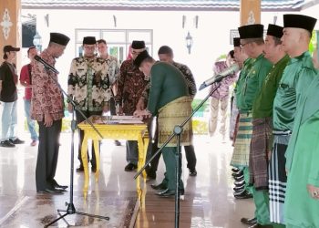 Sekda Kabupaten Batang Hari, M Azan melantik puluhan pejabat struktural, Kamis (09/03). Foto: Dok Kominfo