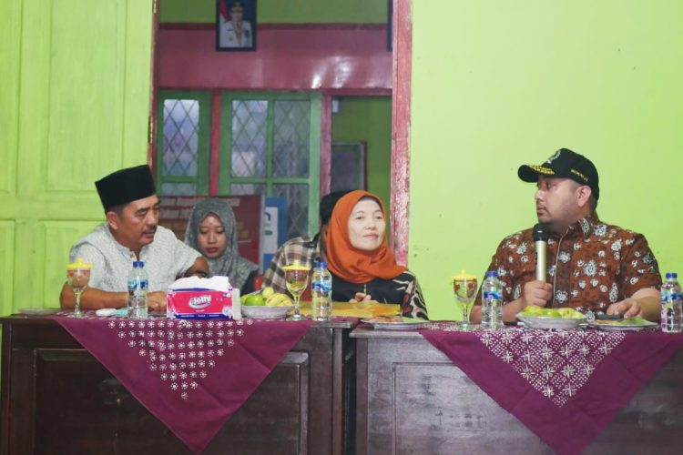 Pinto Jayanagara selaku Wakil Ketua DPRD Provinsi Jambi, dalam kunjungan nya beberapa waktu lalu di Desa Mandiangin Tuo, Kecamatan Mandiangin Kabupaten Sarolangun/ Foto: dok.Pribadi
