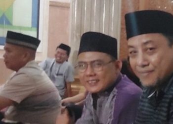 Sekda Sapril saat menghadiri perayaan Nisfu Syaban di Masjid Agung Nur Addarojat dikawasan perkantoran Bukit Menderang, Selasa (7/3/23). (Dok. Dian)