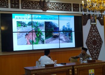 Pemerintah Kabupaten Tebo yang dipimpin Pj Bupati Aspan, sejumlah Kepala OPD, 3 Camat dan 12 Kepala Desa menghadap Gubernur Jambi, Al Haris, Senin (13/03/2023)/ Foto: Riky