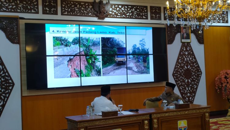 Pemerintah Kabupaten Tebo yang dipimpin Pj Bupati Aspan, sejumlah Kepala OPD, 3 Camat dan 12 Kepala Desa menghadap Gubernur Jambi, Al Haris, Senin (13/03/2023)/ Foto: Riky