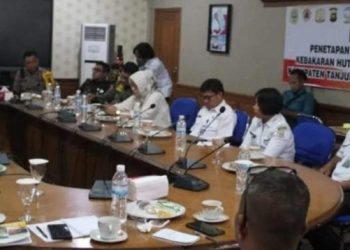 Ketua DPRD Tanjabtim, Mahrup saat mengikuti rakor Penetapan status siaga darurat bencana Karhutla diruang rapat Aula kantor Bupati Tanjab timur, Rabu (8/3/2023). (Dok. Firdaus)