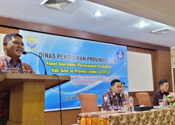 rapat koordinasi perencanaan pendidikan kabupaten/kota se-Provinsi Jambi tahun anggaran 2023 di hotel Abadi Grand, Rabu (15/3/2023) malam/ Foto: Qodri