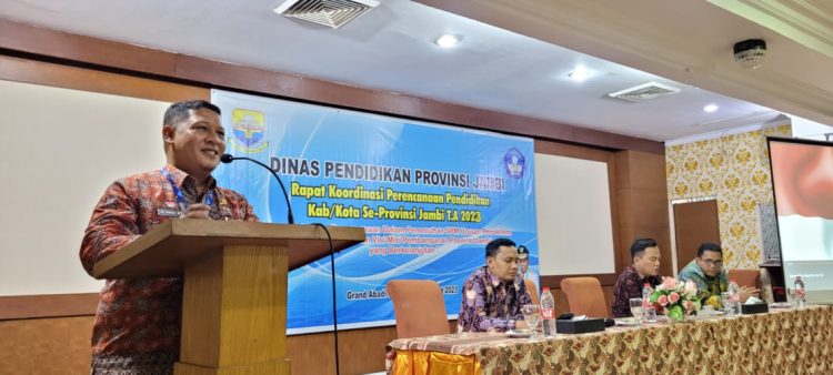 rapat koordinasi perencanaan pendidikan kabupaten/kota se-Provinsi Jambi tahun anggaran 2023 di hotel Abadi Grand, Rabu (15/3/2023) malam/ Foto: Qodri