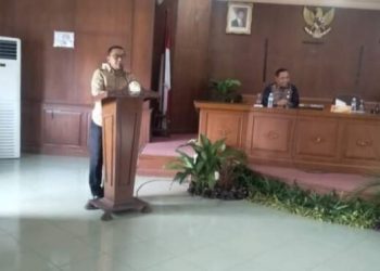 Sekda Sapril saat menyampaikan sambutan pada Raker dan Evaluasi Kegiatan Tahun 2022 di Aula Kantor Bupati Tanjabtim, Kamis (16/03/2023). (Doc. Dian)