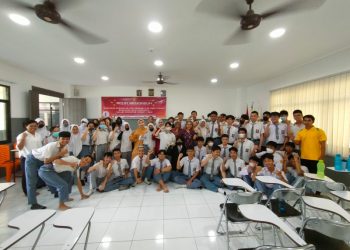 IPWJ bersama BPHN melakukan penyuluhan hukum di SMA Sariputra, Senin (20/3). Foto: IPWJ