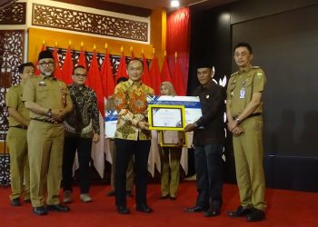 Sekda pada Rapat Koordinasi Kependudukan dan Pencatatan Sipil Kabupaten/Kota se Provinsi Jambi Tahun 2023, bertempat di Auditorium Rumah Dinas Gubernur Jambi, Senin (20/03/2023)./ Foto: Rici