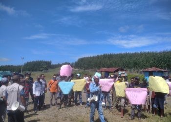 Warga Mendahara Ulu Geruduk Petrochina. Foto: SN