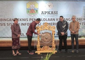 Pj Bupati Muarojambi saat Membuka Bimtek Pengelolaan Keuangan Daerah Berbasis SIPD TA 2023 di Ballroom Hotel Paradiso Bali,Kamis (09/02/2023).(Dok. Kominfo)
