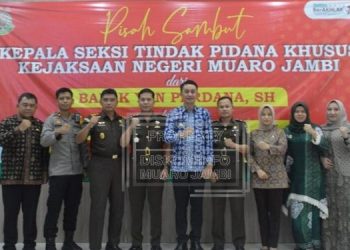 Pj Bupati saat Hadiri Pisah Sambut Kepala Seksi Tindak Pidana Kejaksaan Negeri Muaro Jambi di aula kantor Kejaksaan Negeri Muaro Jambi. Kamis (16/03/2023). (Dok. Kominfo)