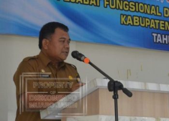 Sekda Budhi saat Hadiri Pelantikan Jabatan Fungsional di Lingkup Pemkab Muaro Jambi di Aula BPD Kabupaten Muaro jambi, Selasa (14/02/2023). (Dok. Kominfo)