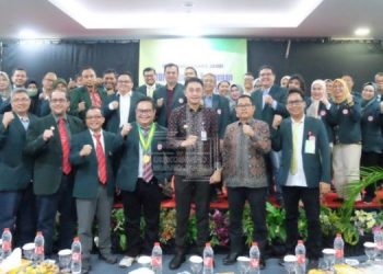 Pj Bupati Muaro Jambi, Bachyuni Drliansyah, SH., MH., saaat menghadiri acara Pelantikan Pengurus Ikatan Dokter Indonesia (IDI) Cabang Muaro Jambi periode 2022-2025 di Ballroom Hotel Odua Weston Jambi, Sabtu (4/3/2023). (Dok.Kominfo)