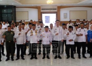 Pj Bupati Hadiri Pelantikan Pelantikan DPC APDESI dan Forum Kades Kabupaten Muaro Jambi Periode 2023-2028 di ruang Aula Nang Inang kantor bupati, Bukit Cinto Kenang, Bukit Baling (8/3/2023). (Dok.Kominfo)