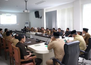 Wali Kota Jambi Syarif Fasha saat High Level Meeting (HLM) Penanganan Inflasi Tingkat Kota Jambi di Ruang Rapat Bappeda Kota Jambi pada Senin (27/3/2023)/ (Foto: Meli/ Ampar)