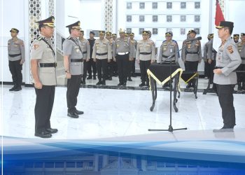 Kapolda Jambi, Irjen Pol Rusdi pimpin lansung serah terima jabatan Karo Ops Polda Jambi, Kamis (30/3). Foto: Humas Polda Jambi