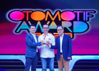 Skutik penjelajah Honda ADV160 meraih Bike of The Year pada ajang Otomotif Award 2023 yang digelar Tabloid Otomotif (27/03). Foto: Humas Honda