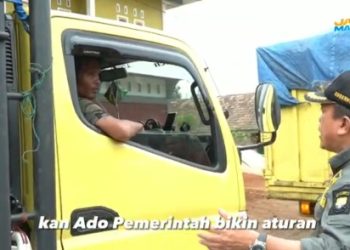 Gubernur Jambi Al Haris saat menegur Sopir Batu Bara yang melintas di siang hari/ Foto: Scrinscoot Video Kominfo Jambi