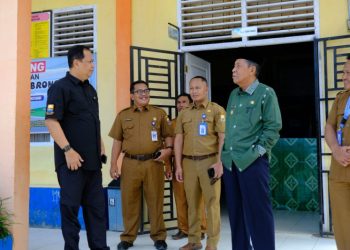 Abdullah Sani Didampingi Kadisdik Tinjau UAS di SMA Sungai Penuh dan SMK Kerinci. Foto: Dok Kominfo Prov Jambi