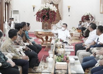 Gubernur Jambi Dr.Al Haris,S.Sos,MH menerima kunjungan Executive General Manager Pertamina Patra Niaga Regional Sumbagsel, Zibali Hisbul Masih, Selasa (12/4)/ Foto: Melli