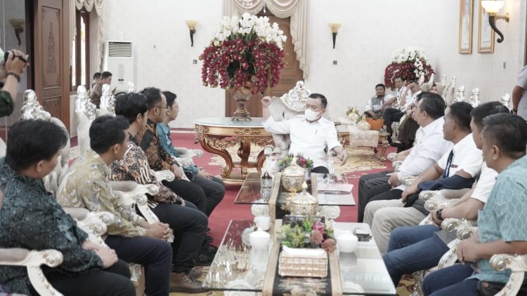 Gubernur Jambi Dr.Al Haris,S.Sos,MH menerima kunjungan Executive General Manager Pertamina Patra Niaga Regional Sumbagsel, Zibali Hisbul Masih, Selasa (12/4)/ Foto: Melli