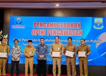 Disdik Jambi Terima Penghargaan Pelayanan Terbaik dari Ombudsman RI/ Foto: Ampar