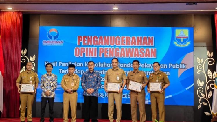 Disdik Jambi Terima Penghargaan Pelayanan Terbaik dari Ombudsman RI/ Foto: Ampar
