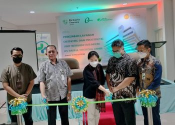 Direktur RS Rapha Theresia Jambi dr.Marci Marimba, MM Resmikan Layanan Orthotic Prosthetic/ (Foto: Juanda/Ampar)