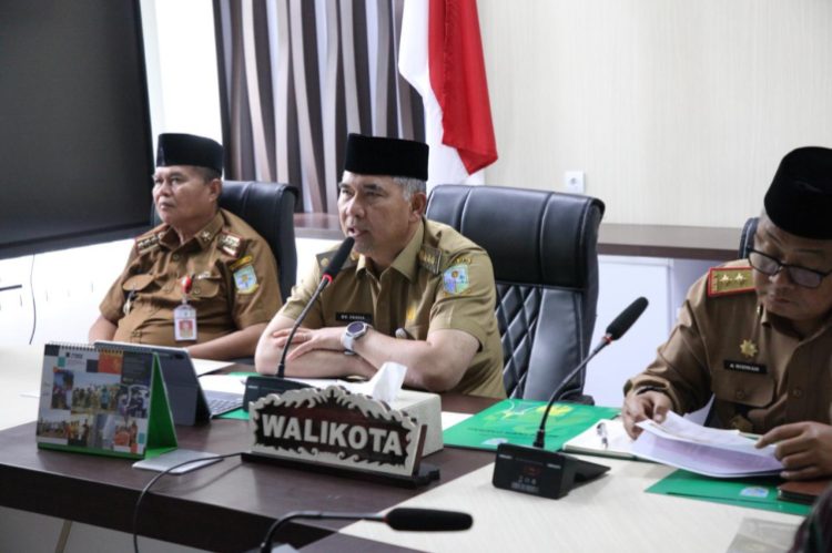 Wali Kota Jambi Syarif Fasha (Tengah)/ Foto: Melli/ Ampar