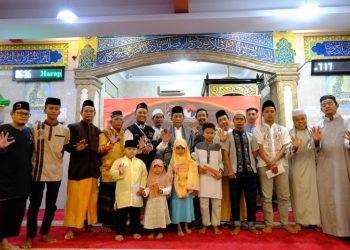 Wakil Gubernur Jambi, Abdullah Sani saat hadiri Milad Pejuang Subuh Provinsi Jambi Ke 5 Tahun serta melaksanakan sholat subuh berjamaah,  di Masjid Baiturrahim, Minggu (16/04). Foto: Dok Kominfo Prov Jambi
