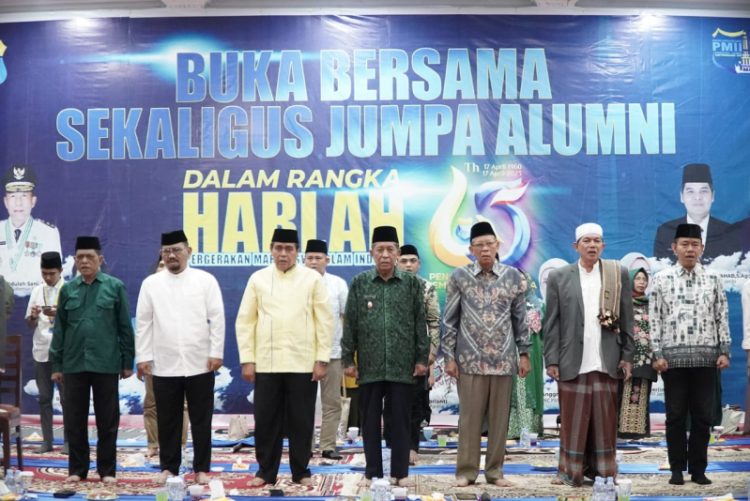 Wagub Jambi, Abdullah Sani hadiri hari lahir PMII ke-63 serta buka bersama dan silahturahmi bersama alumni, di Gedung Putih Grand Kemas Jambi, Minggu (16/04). Foto: Dok Kominfo Prov Jambi