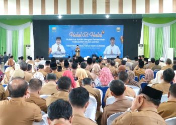Gubernur Jambi Al Haris di acara halal bihalal bersama Pemkab dan masyarakat Muaro Jambi, Senin (15/5). Foto: Riky