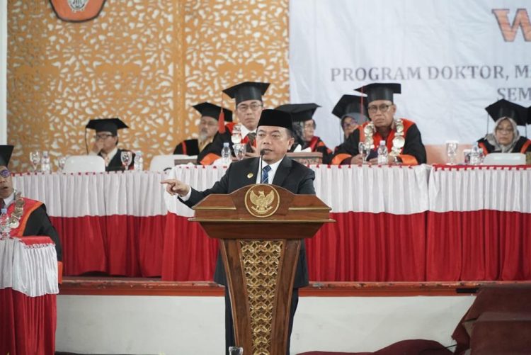 Gubernur Jambi Al Haris menghadiri wisuda 1.369 mahasiswa Universitas Jambi (Unja)/ Foto; Riky